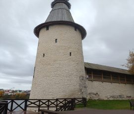 Высокая башня Псков