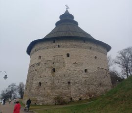 Вид на покровскую башню с моста