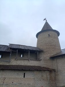 Троицкая башня Псков