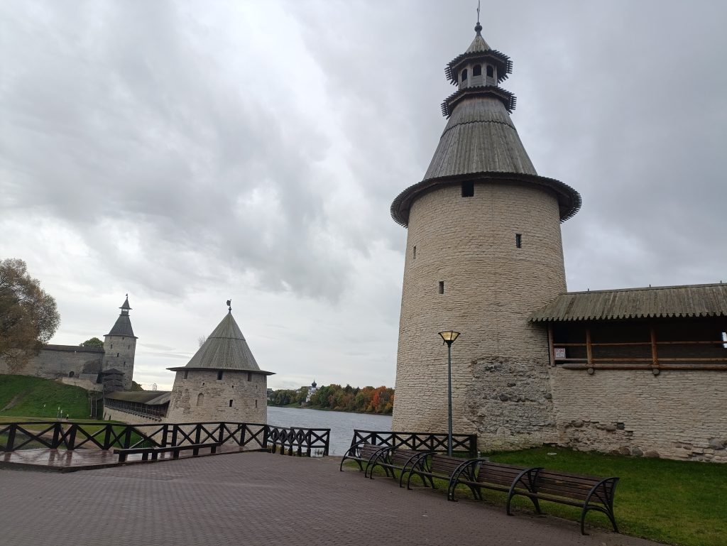 Высокая башня, плоская башня, башня Кутекрома
