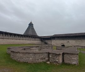 Фундаменты церквей древнего Пскова