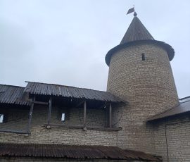 Троицкая башня Псков