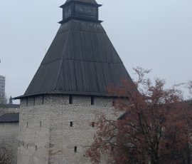 Власьевская башня вид с моста